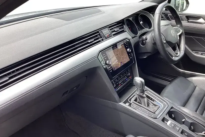 Used VW Passat R-line 148 HP (108 kW) 2023 Moonstone grey Estate