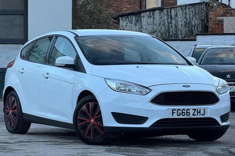 Used Ford Focus Style 100 HP (73 kW) 2017 White Hatchback