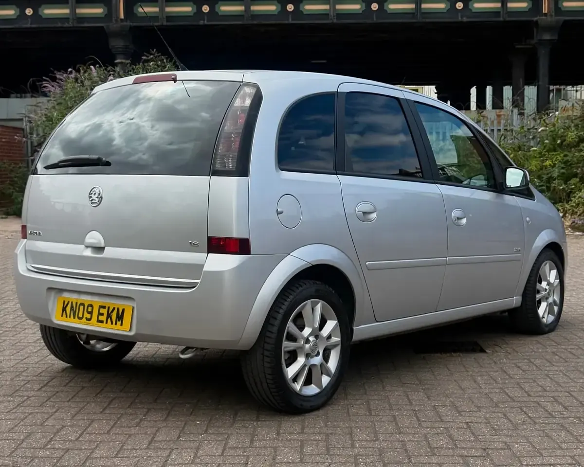 Used Vauxhall Meriva Design Edition 2009 Silver MPV