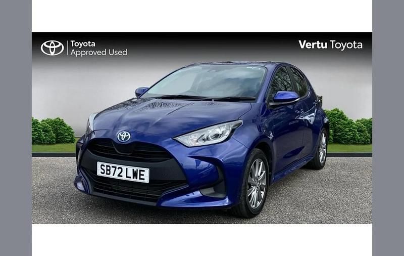 Used Toyota Yaris Hybrid 116 HP (85 kW) 2023 Blue Hatchback