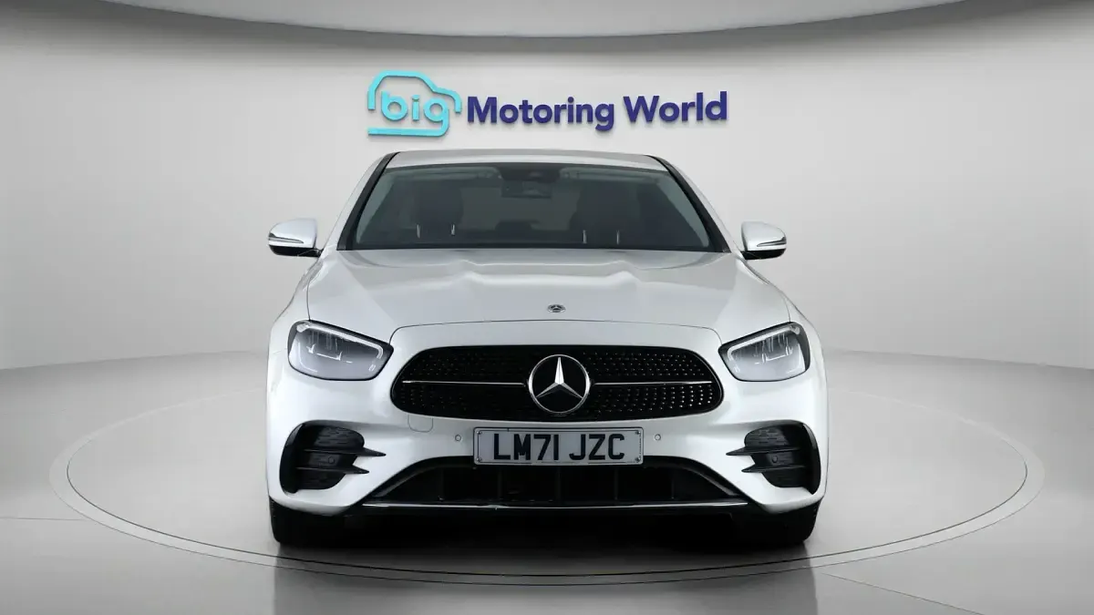 Used Mercedes E300 AMG line 302 HP (222 kW) 2021 White Sedan