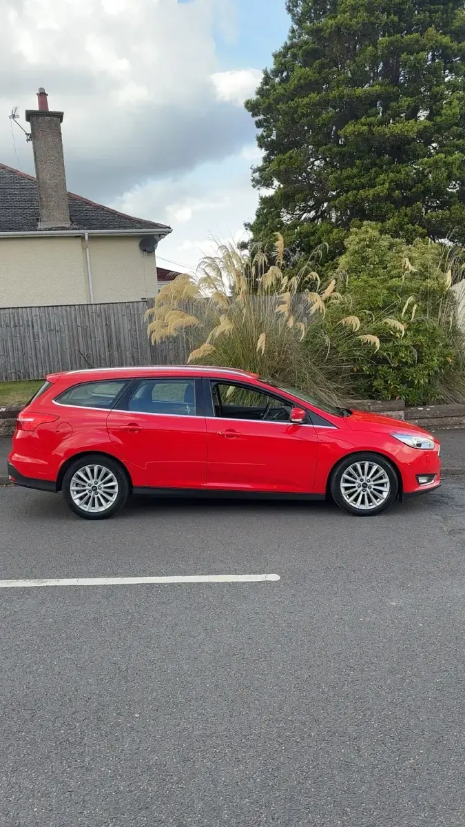 Used Ford Focus Titanium X 120 HP (88 kW) 2018 Red Estate