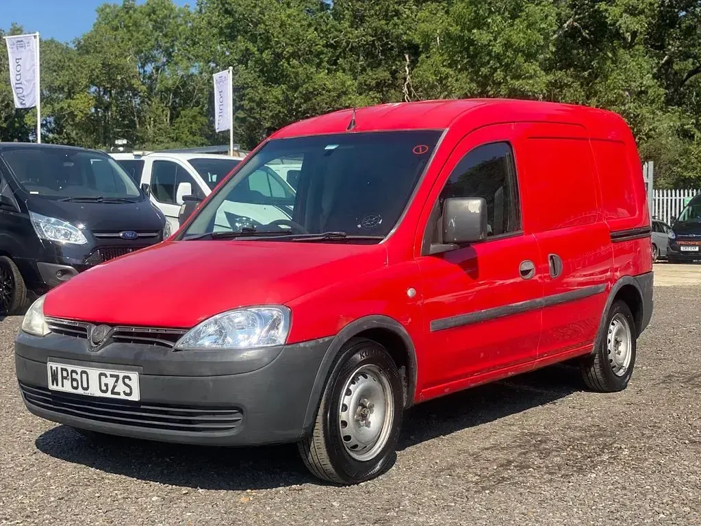 Used Vauxhall Combo 75 HP (55 kW) 2011 Red MPV