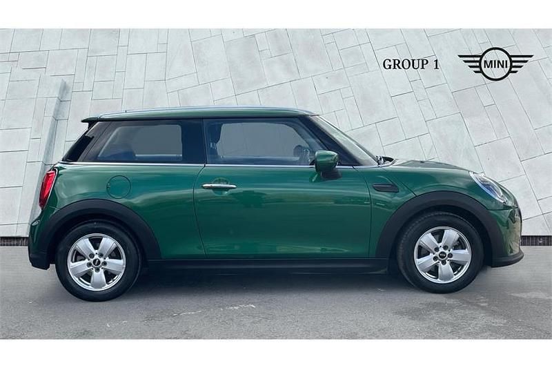 Used Mini Cooper Classic 136 HP (100 kW) 2022 British racing green iv Hatchback
