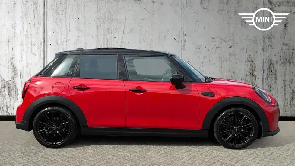 Used Mini Cooper Exclusive 134 HP (98 kW) 2022 Red Hatchback