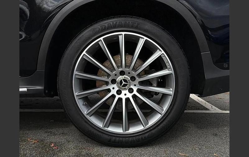 Used Mercedes GLC220 AMG Line Premium 194 HP (142 kW) 2022 Black SUV