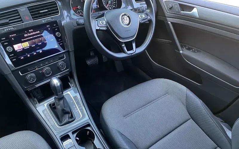 Used VW Golf VII Match 116 HP (85 kW) 2019 White Estate