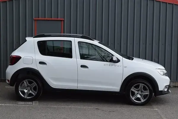 Used Dacia Sandero Essentiel 90 HP (66 kW) 2020 White Hatchback