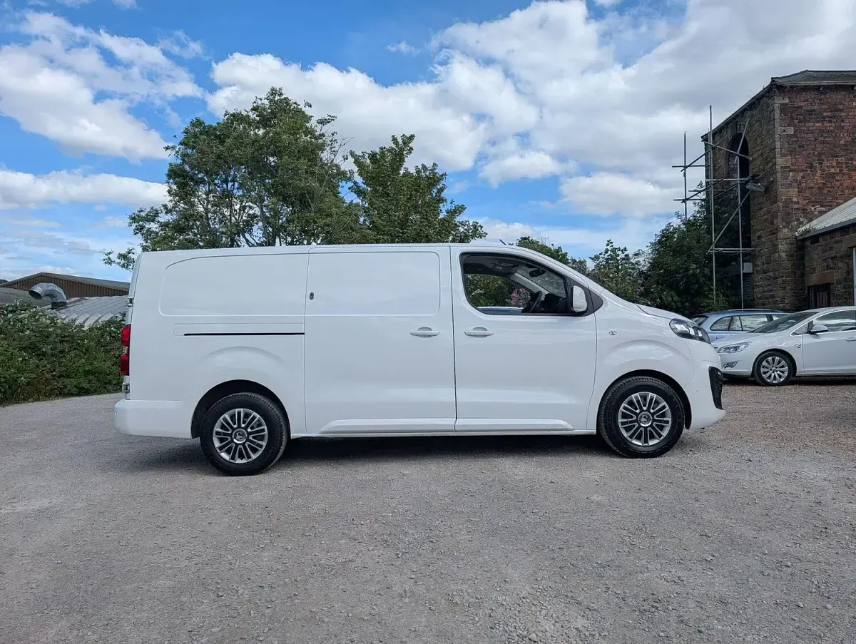 Used Vauxhall Vivaro Sportive 150 HP (110 kW) 2020 White MPV