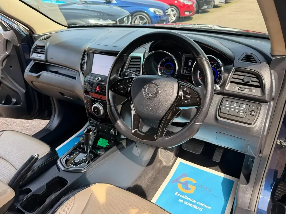 Used SsangYong XLV 115 HP (84 kW) 2017 Blue SUV