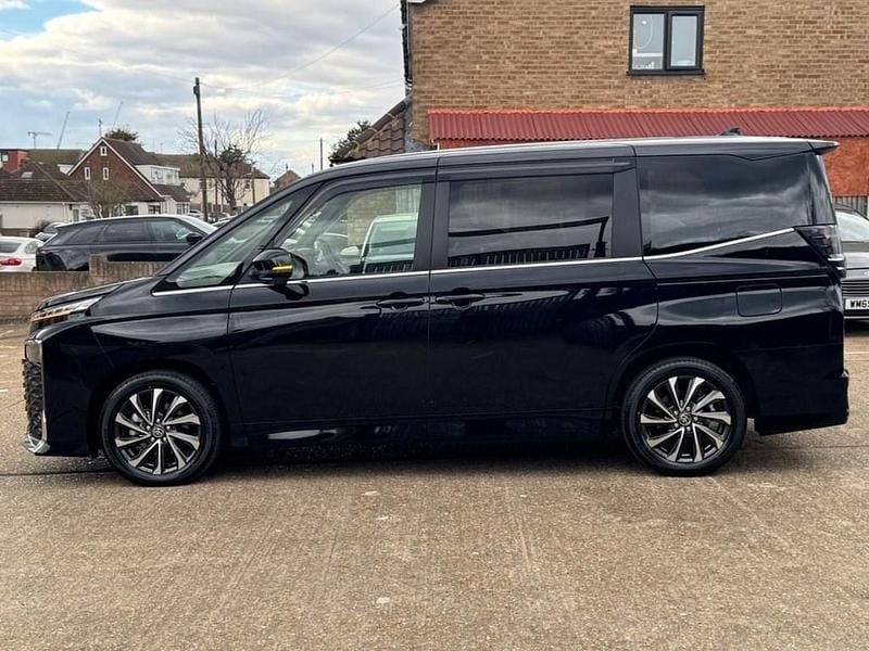 New Toyota Voxy 2025 Black/black MPV