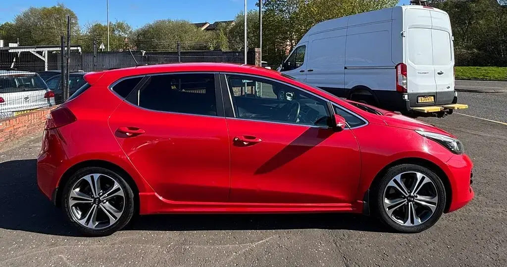 Usado Kia Ceed GT-Line 134 HP (98 kW) 2016 Vermelho Citadino
