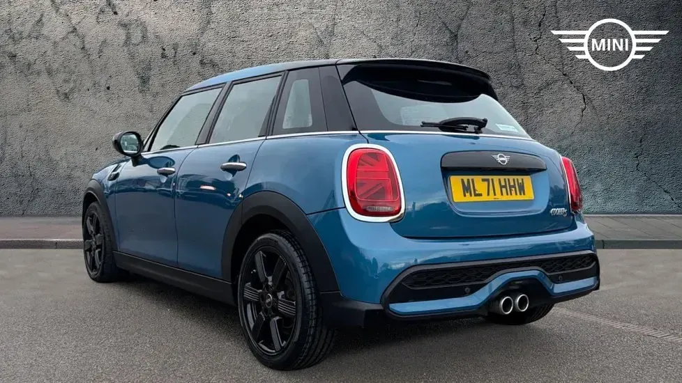 Begagnad Mini Cooper S Classic 176 HK (129 kW) 2021 Blå Halvkombi