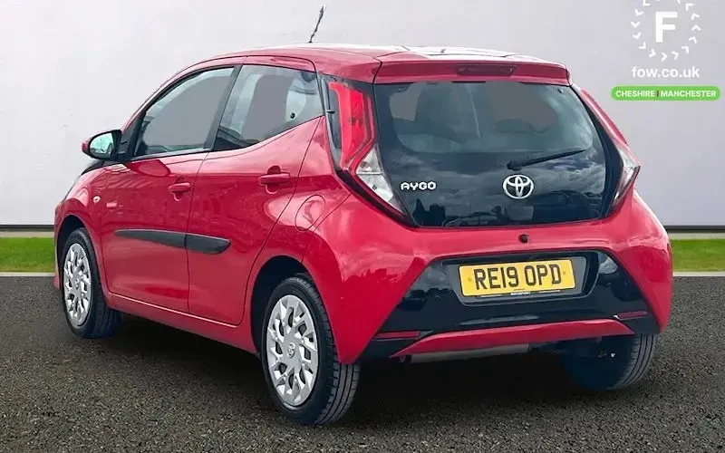 Used Toyota Aygo X-play 72 HP (52 kW) 2019 Red Hatchback