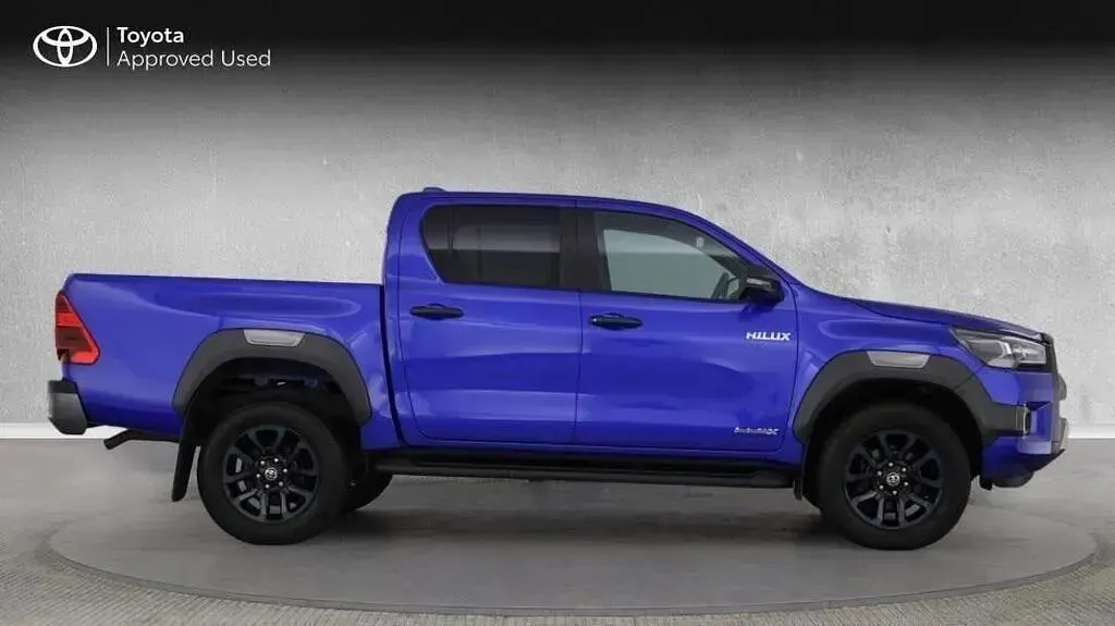 Used Toyota HiLux 201 HP (147 kW) 2024 Blue Pickup