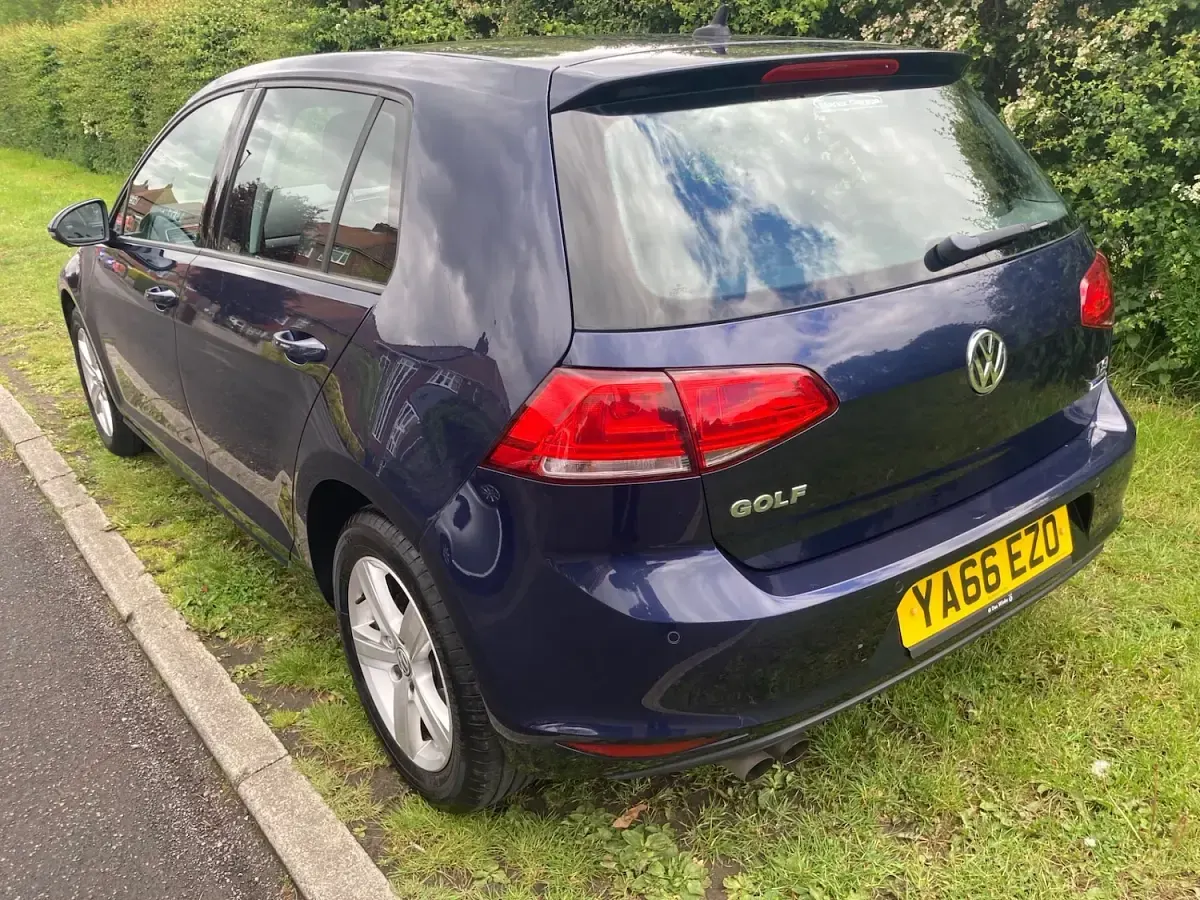Used VW Golf VII Edition 125 HP (91 kW) 2016 Blue Hatchback