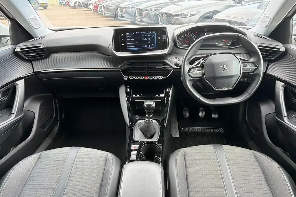 Used Peugeot 2008 Allure 100 HP (73 kW) 2021 White SUV