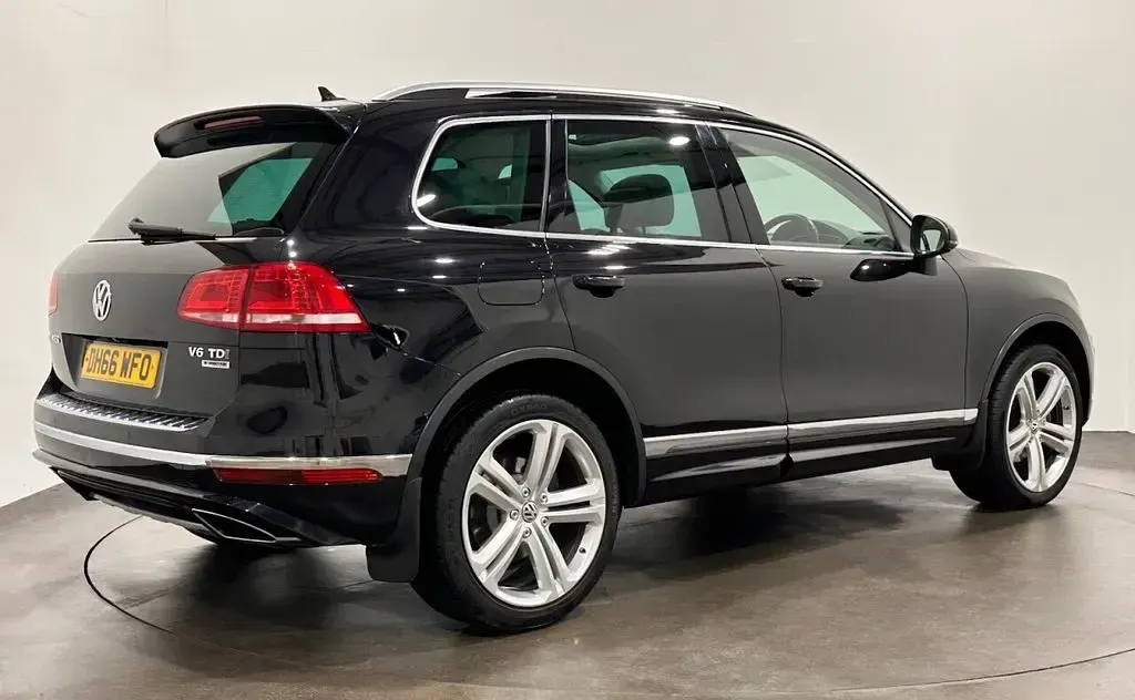 Used VW Touareg R-line 262 HP (192 kW) 2017 Black SUV