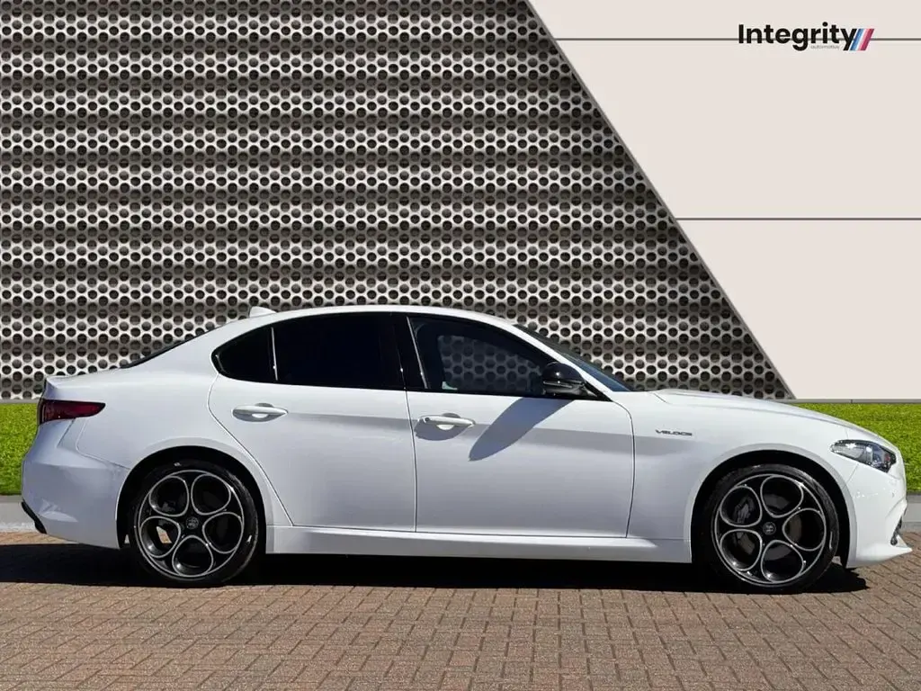 Used Alfa Romeo Giulia Saloon Veloce 280 HP (205 kW) 2022 White Sedan