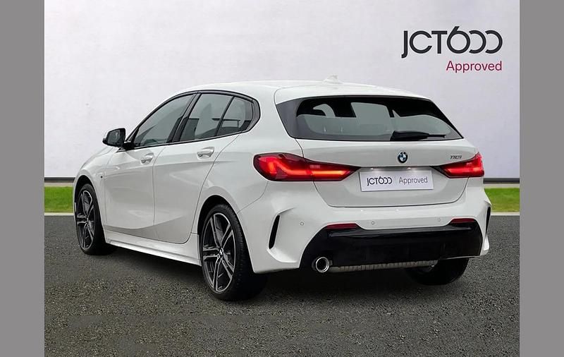 Used BMW 118 M Sport 134 HP (98 kW) 2022 White Hatchback