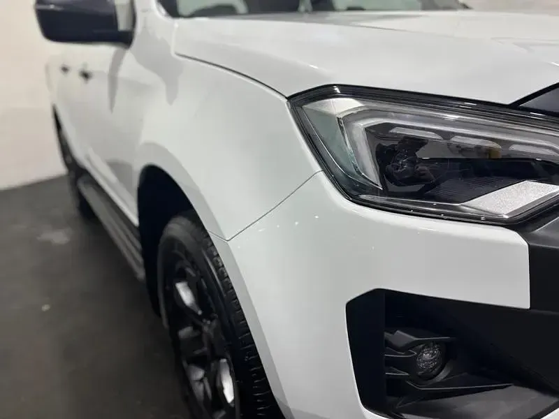 New Isuzu D-Max 163 HP (119 kW) 2025 Splash white Pickup