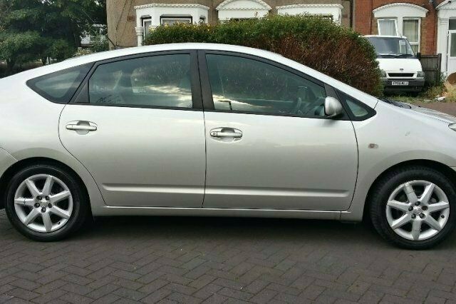 Used Toyota Prius 76 HP (55 kW) 2005 Hatchback