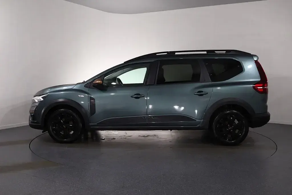 Used Dacia Jogger Extreme 110 HP (80 kW) 2023 Green MPV