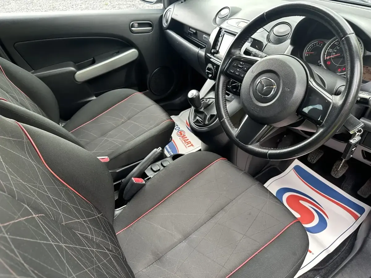 Używany Mazda 2 Edition 2014 Srebrny Hatchback