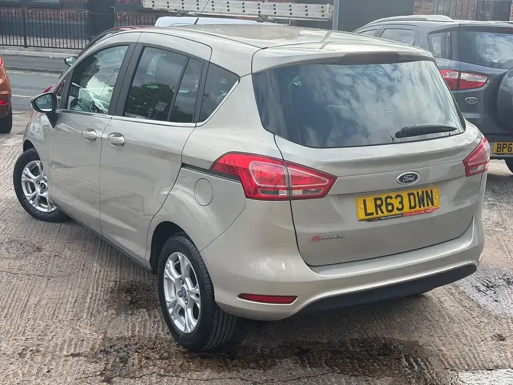 Usado Ford B-MAX Zetec 90 HP (66 kW) 2013 Prateado Monovolume
