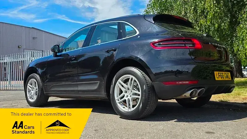 Used Porsche Macan 258 HP (189 kW) 2016 Black SUV