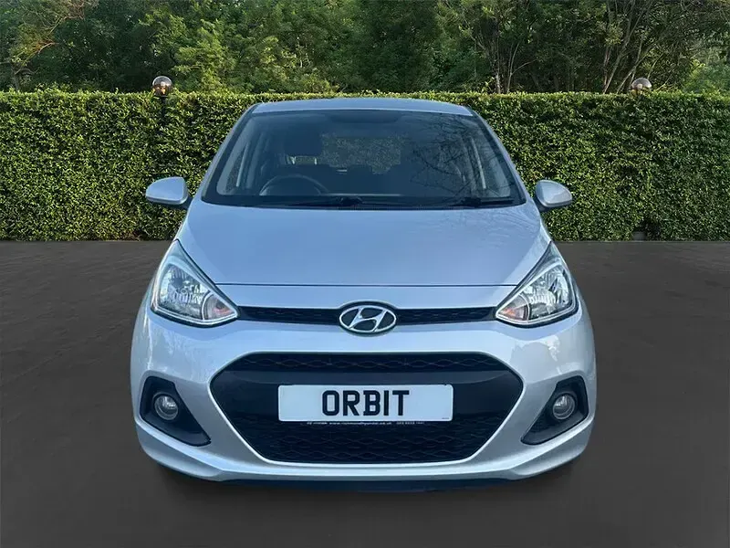 Usado Hyundai i10 SE 67 CV (49 kW) 2015 Plateado Utilitario