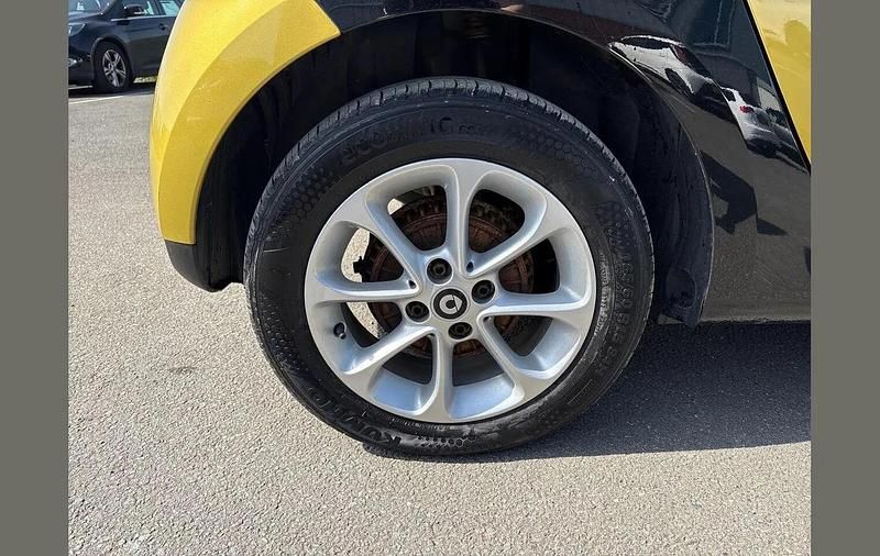 Used Smart ForFour Passion 71 HP (52 kW) 2017 Yellow Hatchback
