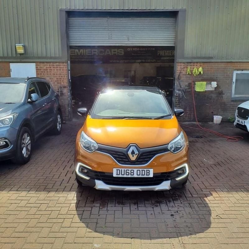 Used Renault Captur Iconic 90 HP (66 kW) 2018 Orange SUV