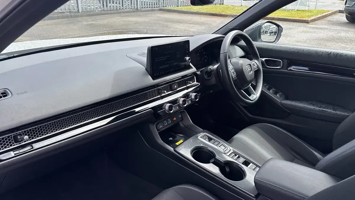 Used Honda Civic Sport 184 HP (135 kW) 2023 White Hatchback