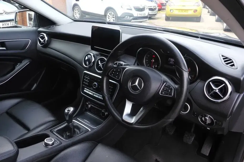 Used Mercedes GLA200 SE 136 HP (100 kW) 2018 Grey SUV