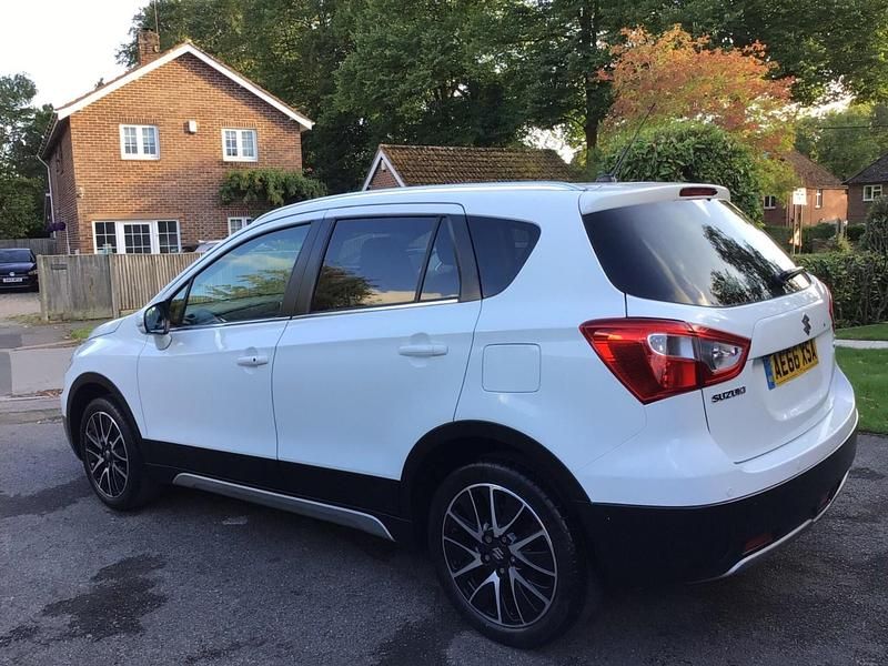 Used Suzuki SX4 SZ-T 120 HP (88 kW) 2016 White Hatchback