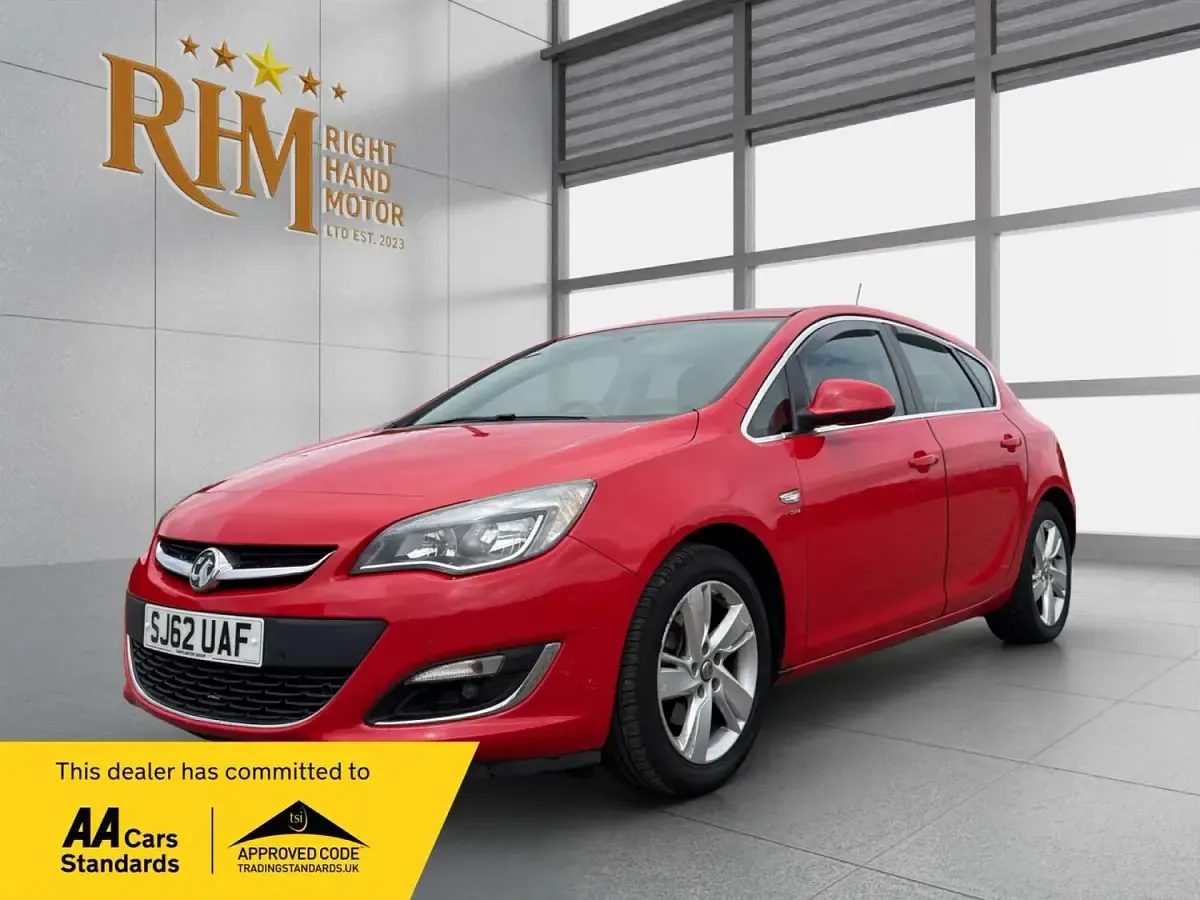 Used Vauxhall Astra SRi 165 HP (121 kW) 2012 Red Hatchback