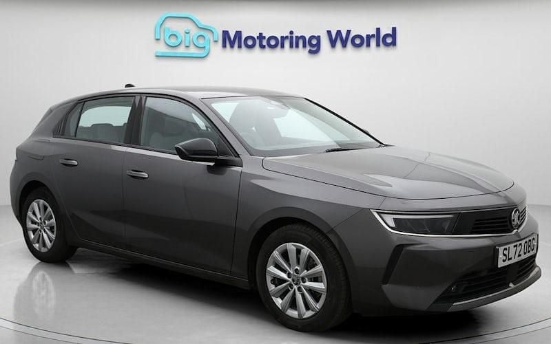 Used 2025 Vauxhall Astra Design Edition Hatchback | £14,800 (Super price) - Image 1/4