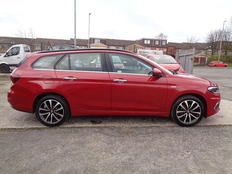 Used Fiat Tipo Lounge 120 HP (88 kW) 2019 Red Estate