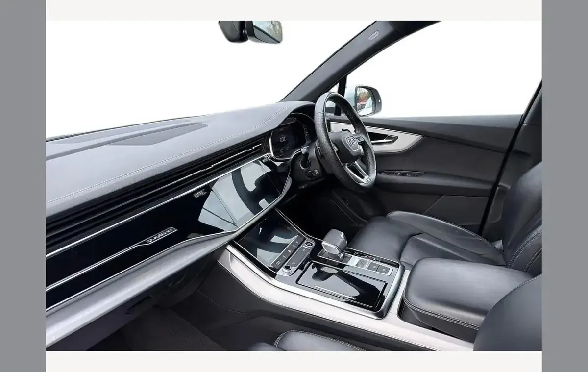 Used Audi Q7 S-Line 286 HP (210 kW) 2023 Silver SUV