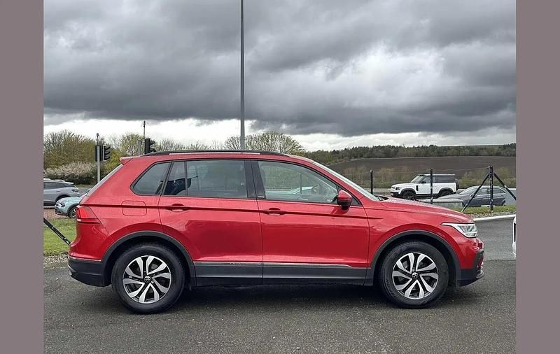 Usado VW Tiguan Active 150 HP (110 kW) 2022 Vermelho SUV