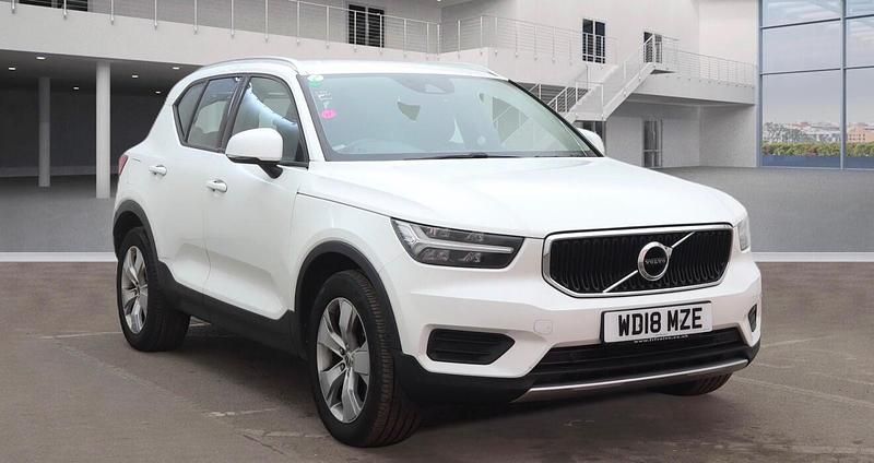 Used Volvo XC40 Momentum 2018 White SUV