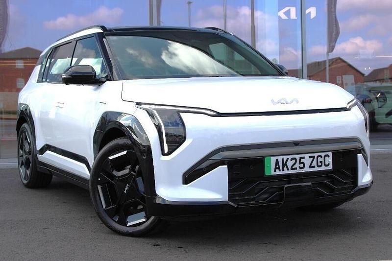 White Used 2025 Kia EV3 GT-Line S SUV | £34,583 (Good price) - Image 1/3