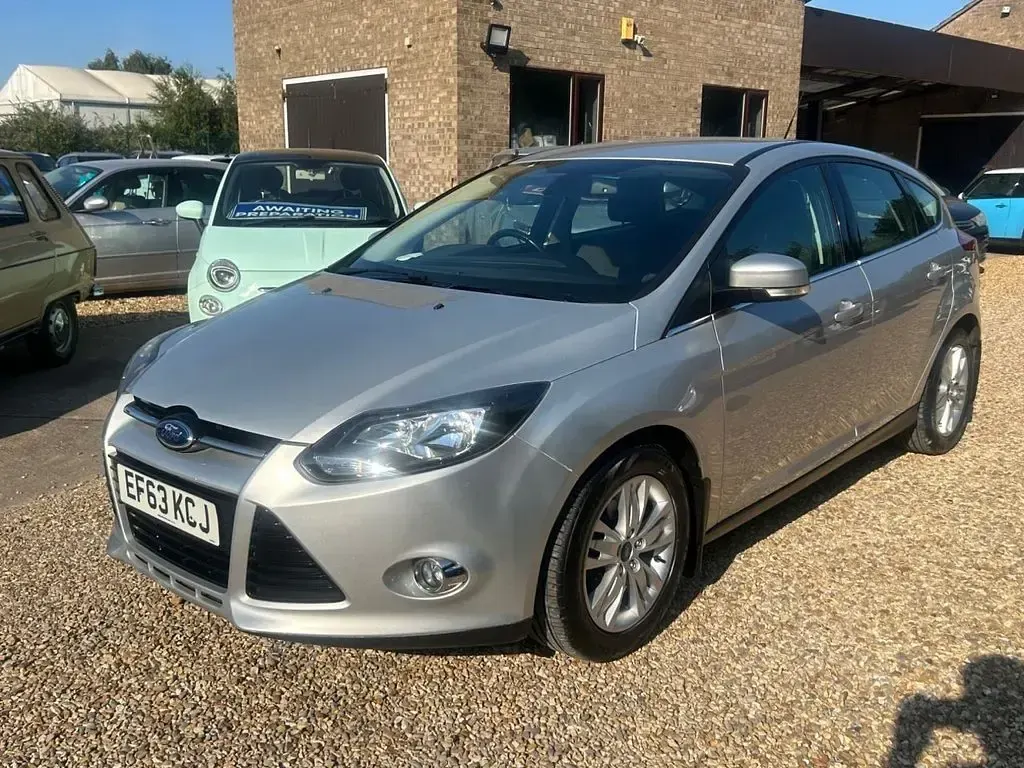 Used Ford Focus Titanium 125 HP (91 kW) 2014 Silver Hatchback