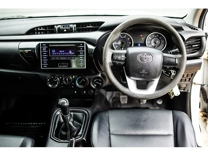 Used Toyota HiLux Active 150 HP (110 kW) 2020 White Pickup