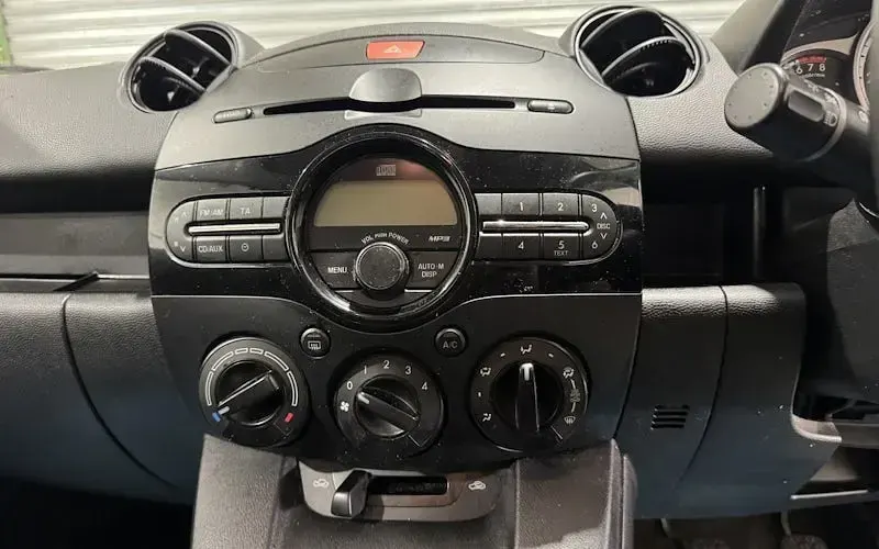 Used Mazda 2 75 HP (55 kW) 2012 Hatchback