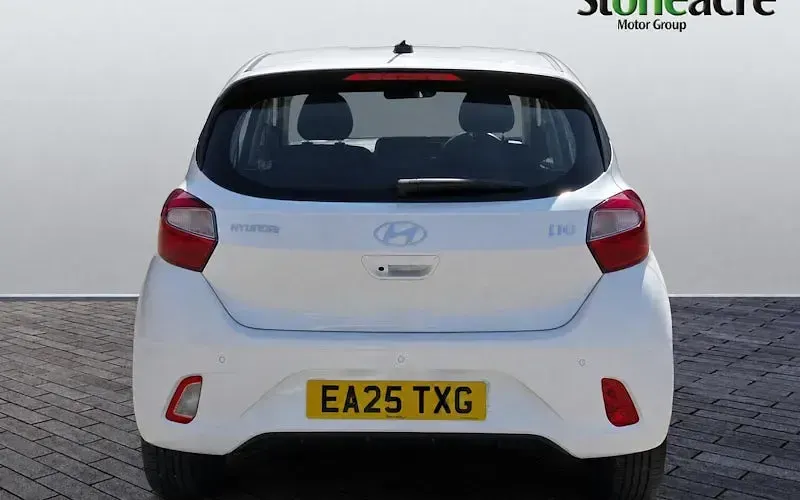 Used Hyundai i10 Advanced 84 HP (61 kW) 2025 White Hatchback
