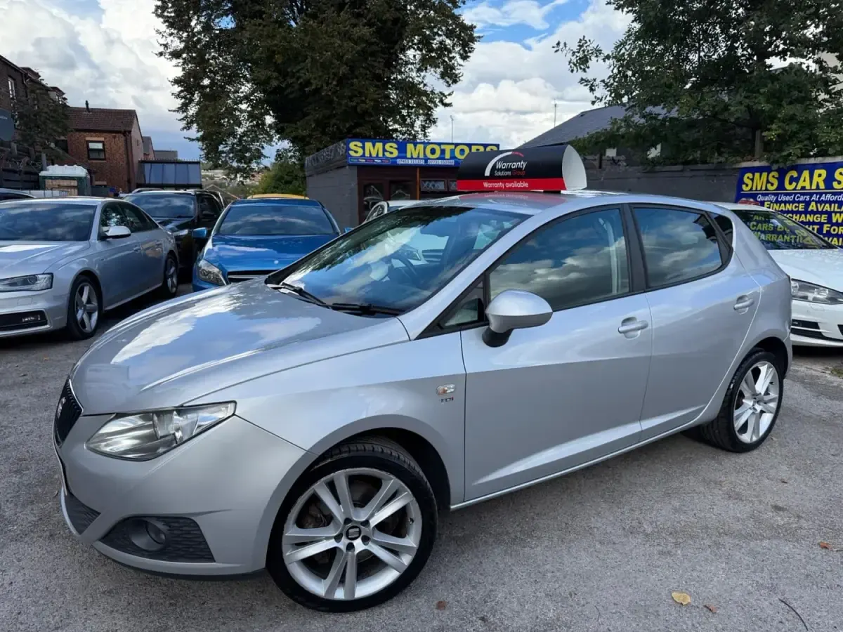 Begagnad Seat Ibiza 105 HK (77 kW) 2011 Silver Halvkombi