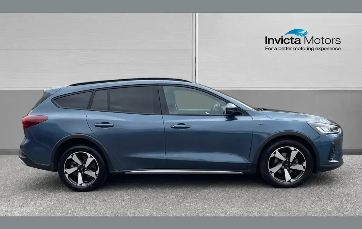 Used Ford Focus Active 155 HP (114 kW) 2023 Blue Estate