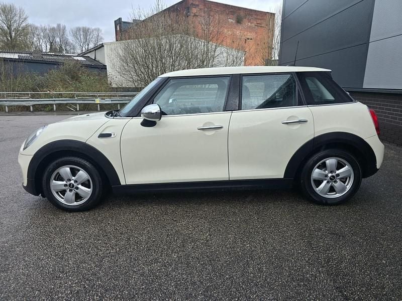 Used Mini ONE Hatch 102 HP (75 kW) 2015 White Hatchback